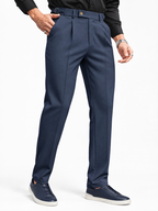Calça de Alfaiataria Firenze, Cós Transpassado com Fivela Lateral.